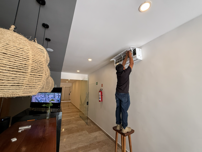 COLABORADOR AIRE ACONDICIONADO